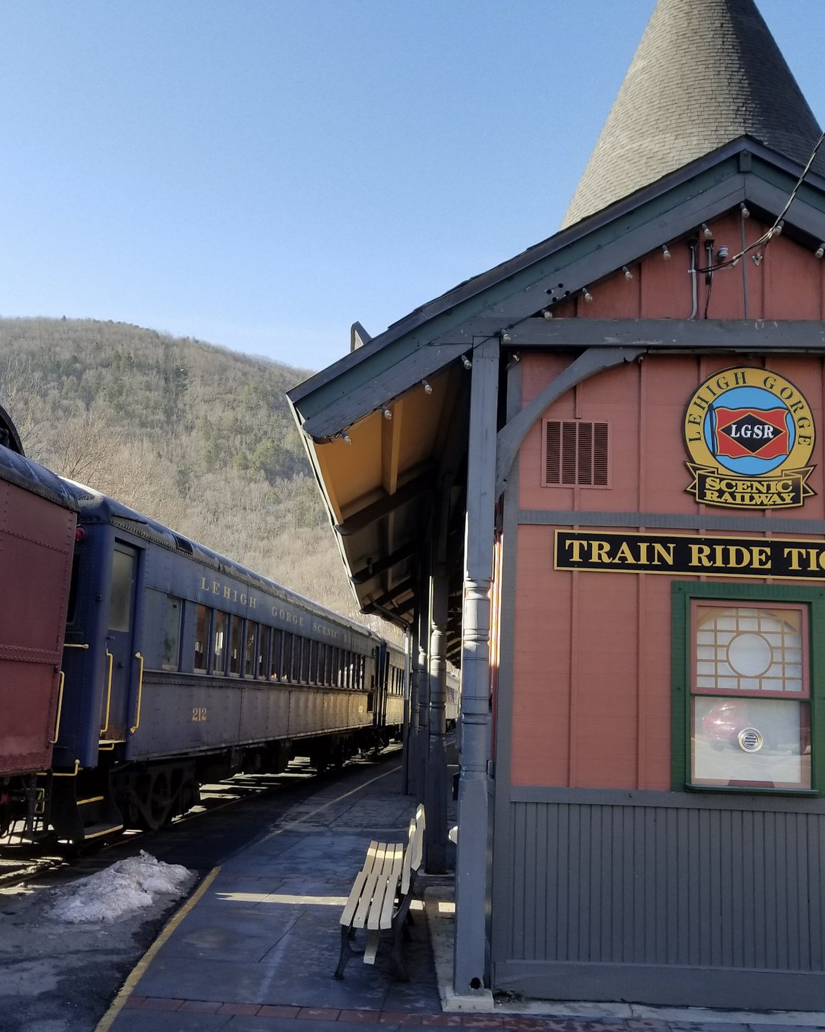 A train waiting at the Lehigh Gorge Scenic Railway station in Jim Thorpe, Pennsylvania
